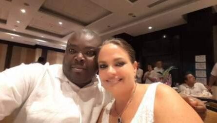 Francklin Pierre avec un collègue lors d'une rencontre professionnelle internationale, hôtel Riu Plaza, Panama